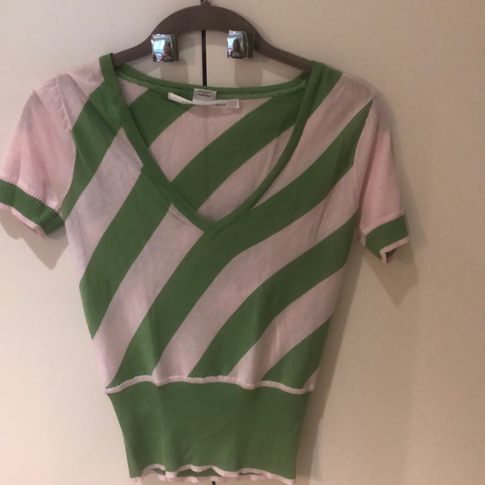 Lightweight shortsleeved sweater